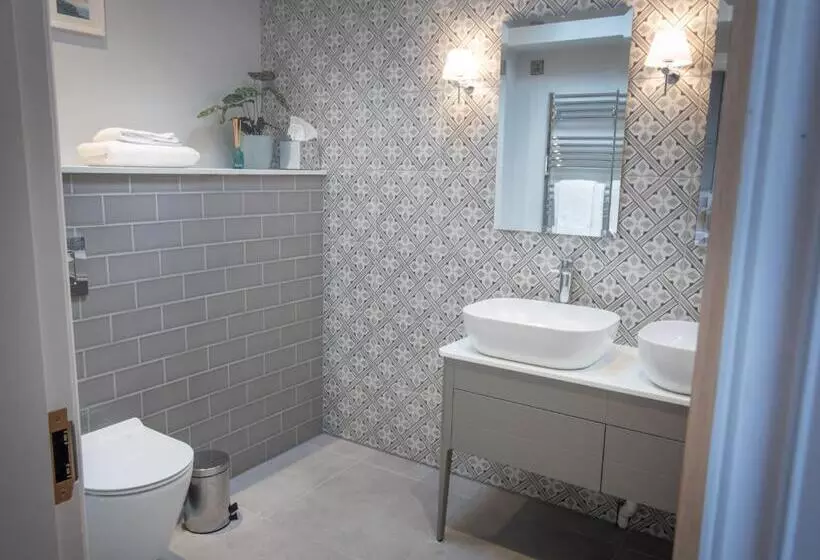 Rowton Hall Hotel And Spa