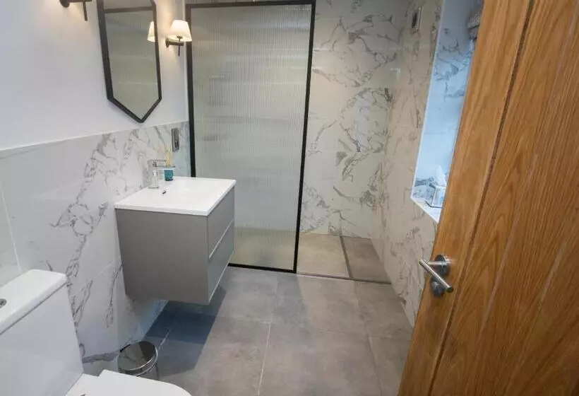 Rowton Hall Hotel And Spa