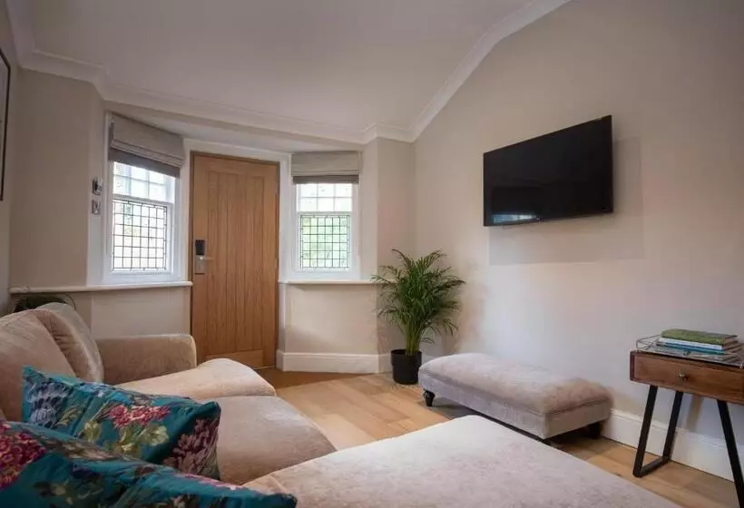 Rowton Hall Hotel And Spa