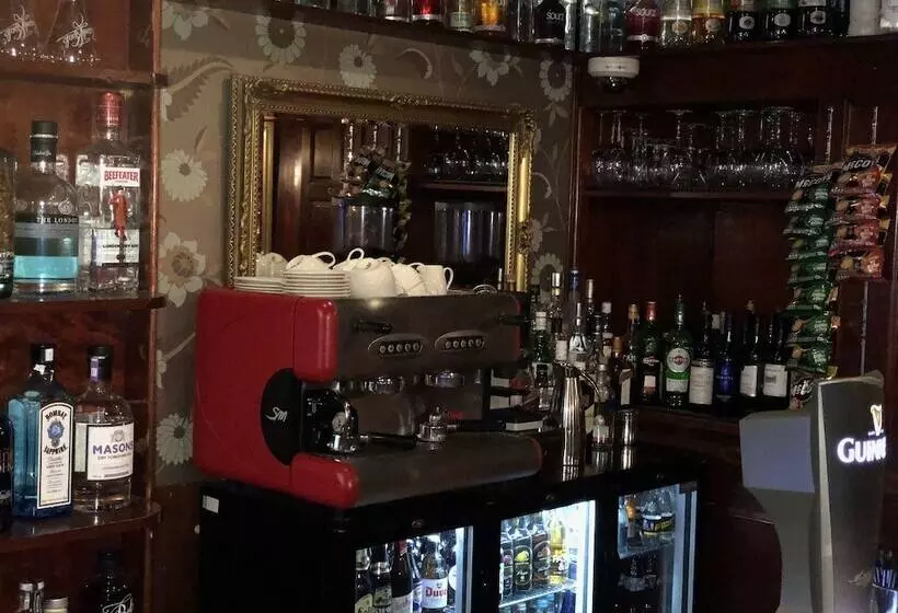 Отель The Falcon