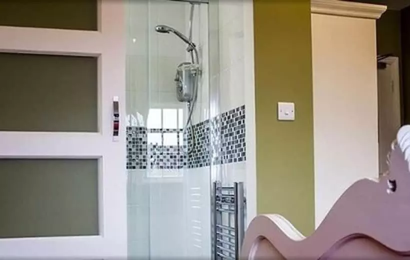 Отель The Falcon