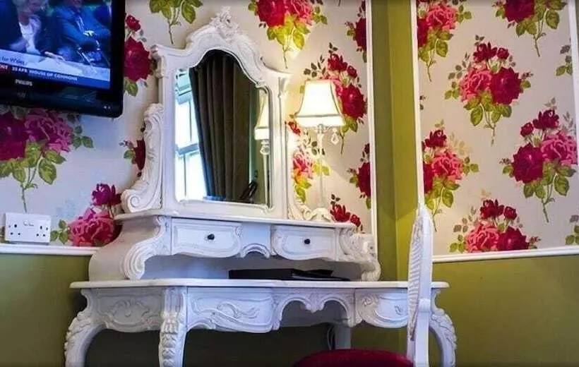 Отель The Falcon