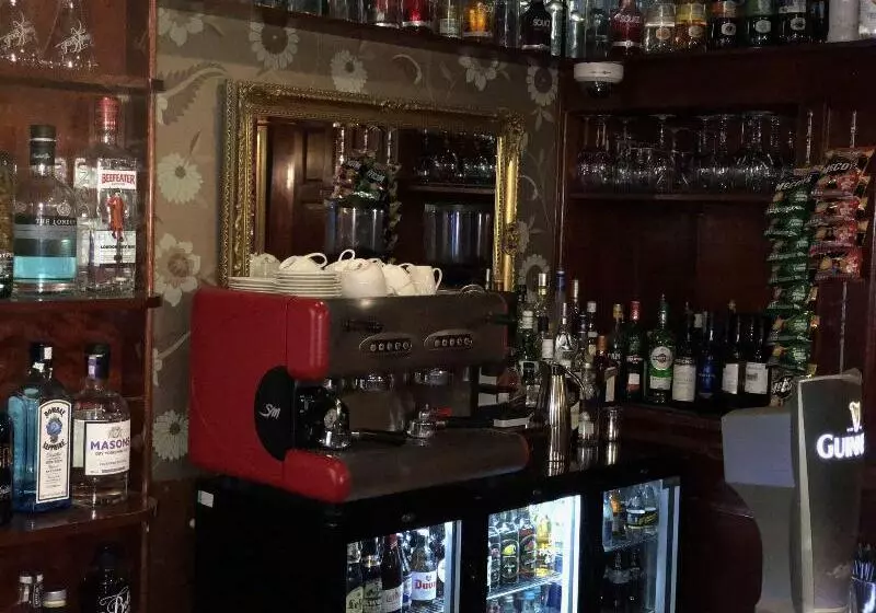 Отель The Falcon