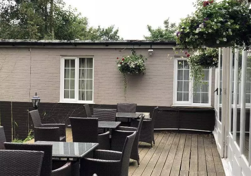 Отель The Falcon