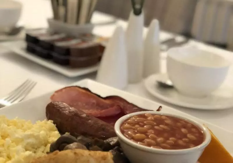 Отель The Falcon