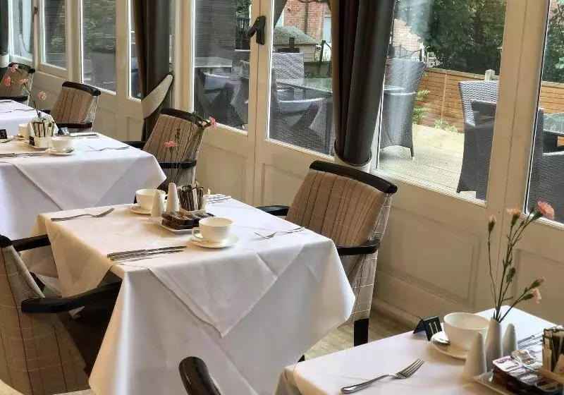 Отель The Falcon