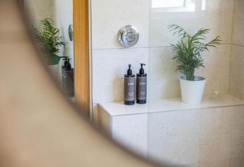 The Moorings Hotel & Restaurant