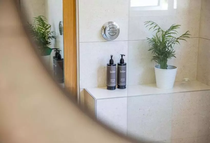 The Moorings Hotel & Restaurant