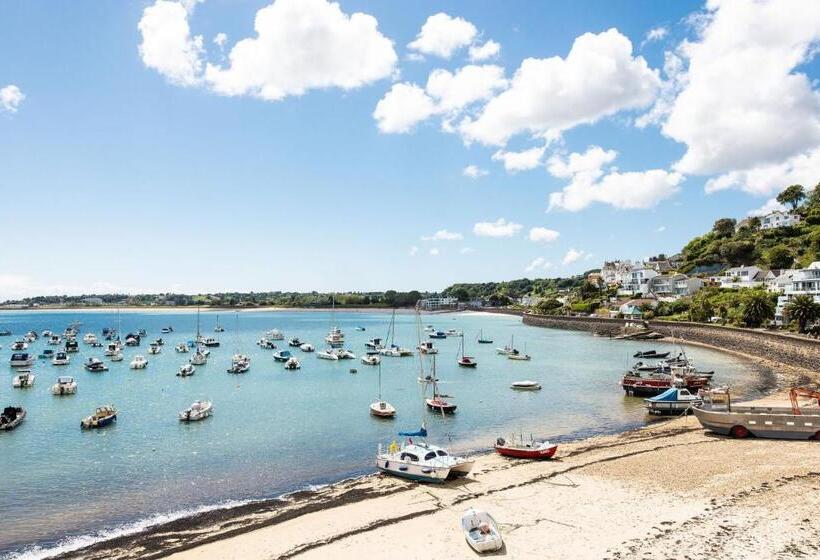 The Moorings Hotel & Restaurant