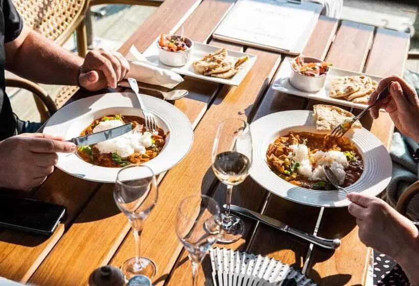 The Moorings Hotel & Restaurant