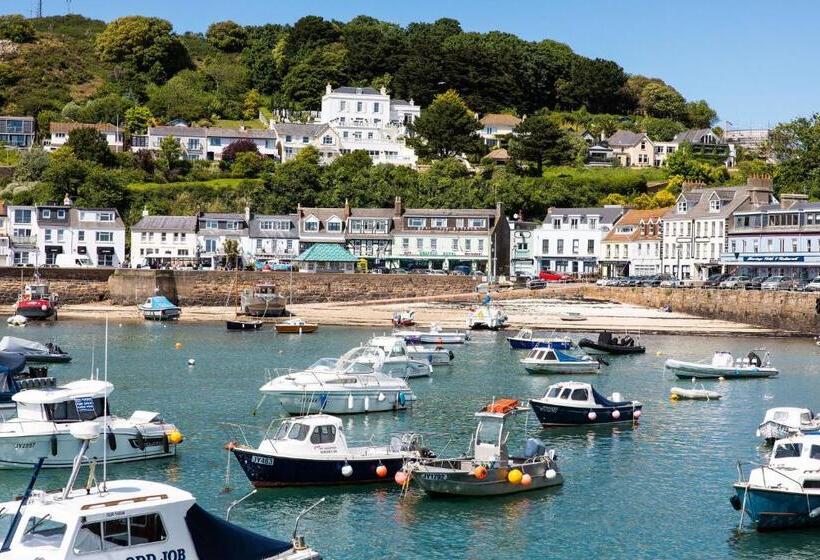 The Moorings Hotel & Restaurant