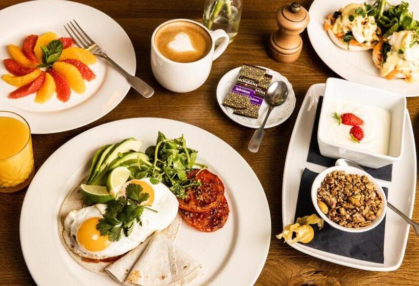 The Moorings Hotel & Restaurant