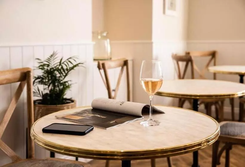 The Moorings Hotel & Restaurant