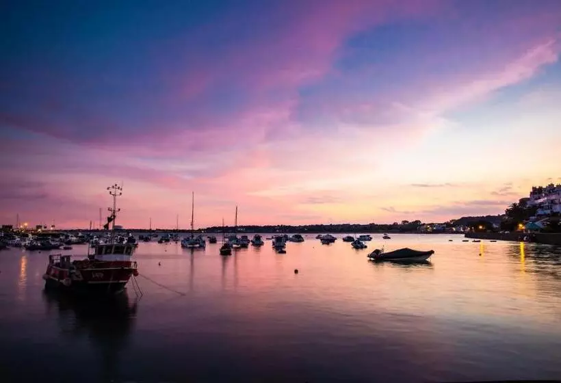 The Moorings Hotel & Restaurant