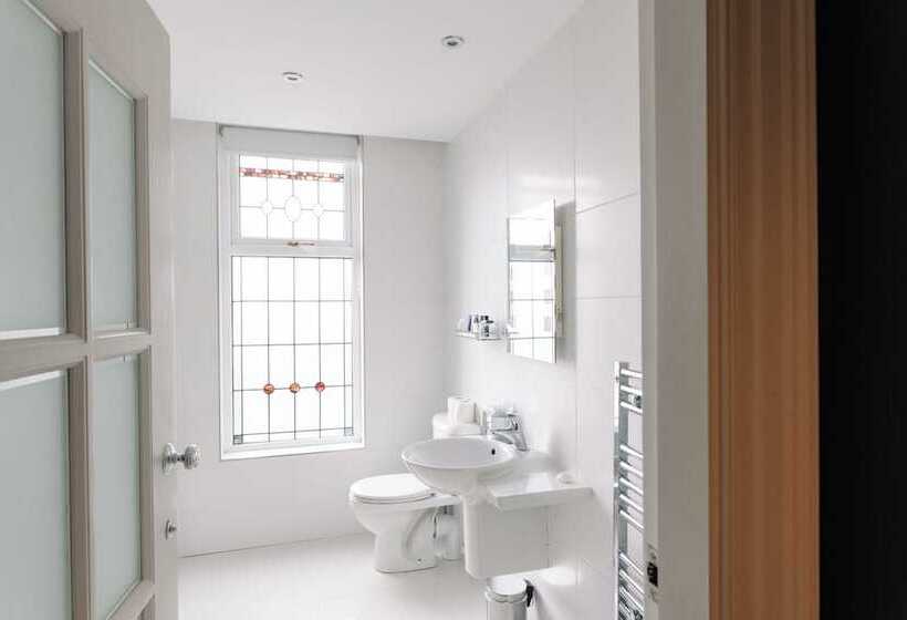 ホテル The Old Inn