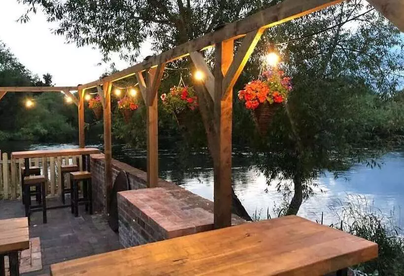 Отель The Priest House On The River