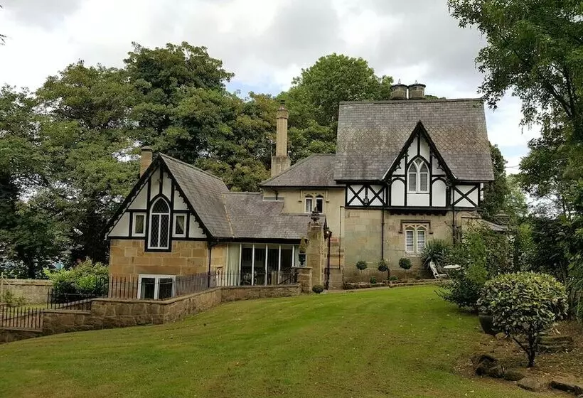 Отель The Priest House On The River