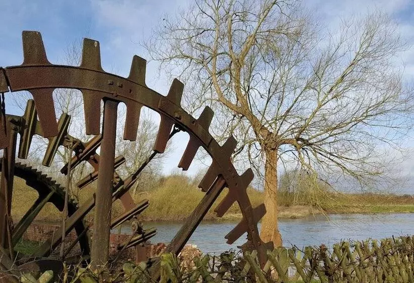 Отель The Priest House On The River