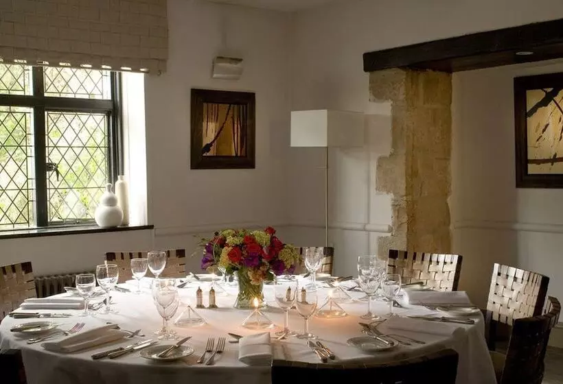 Отель The Priest House On The River