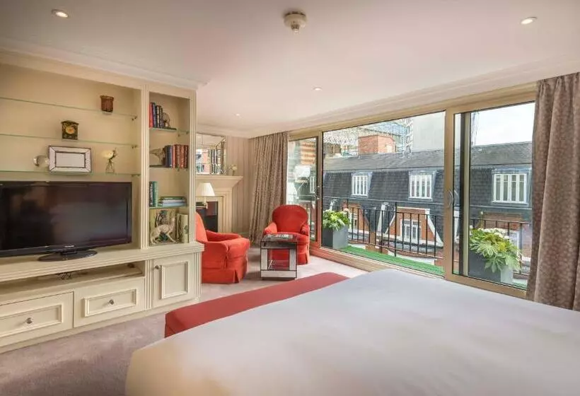 The Capital Hotel, Apartments & Townhouse