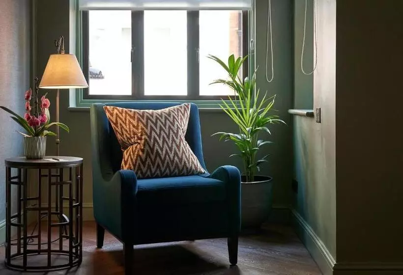 The Capital Hotel, Apartments & Townhouse