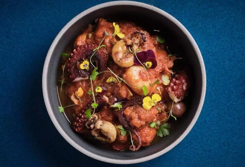 The Capital Hotel, Apartments & Townhouse