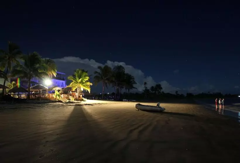 Travellers Beach Resort   Hostel