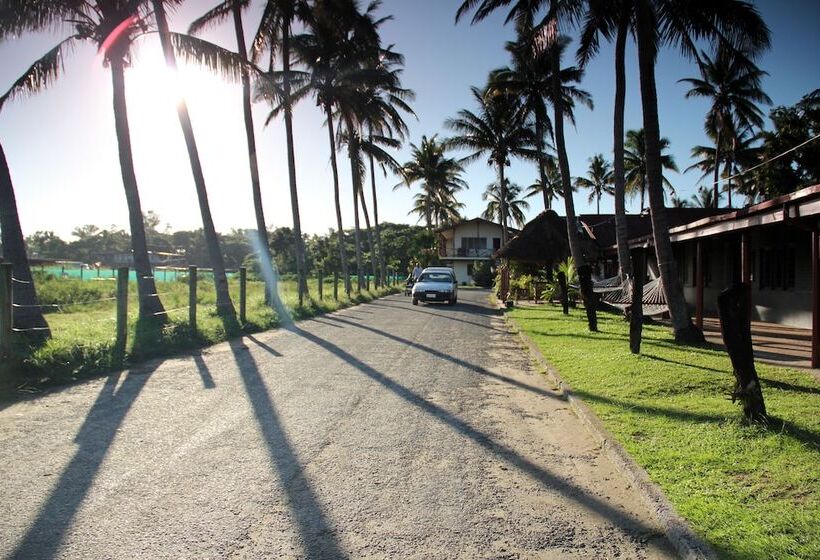 Travellers Beach Resort Hostel