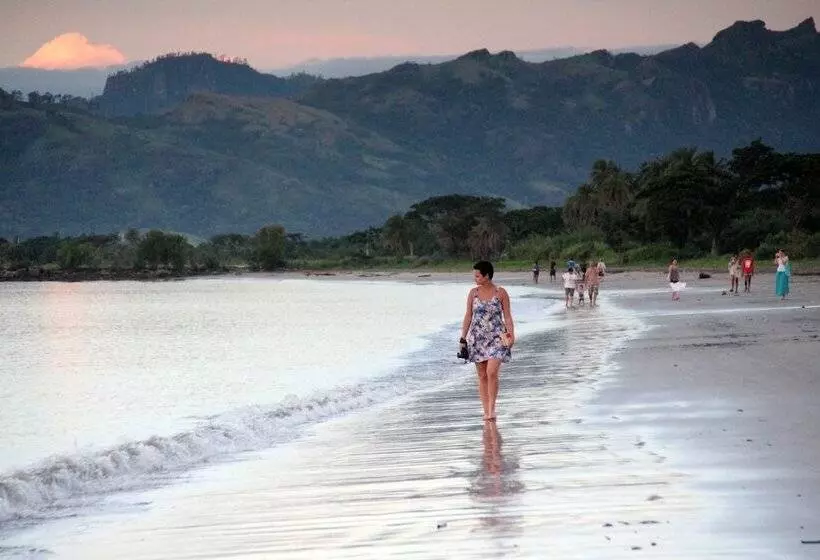 Travellers Beach Resort   Hostel