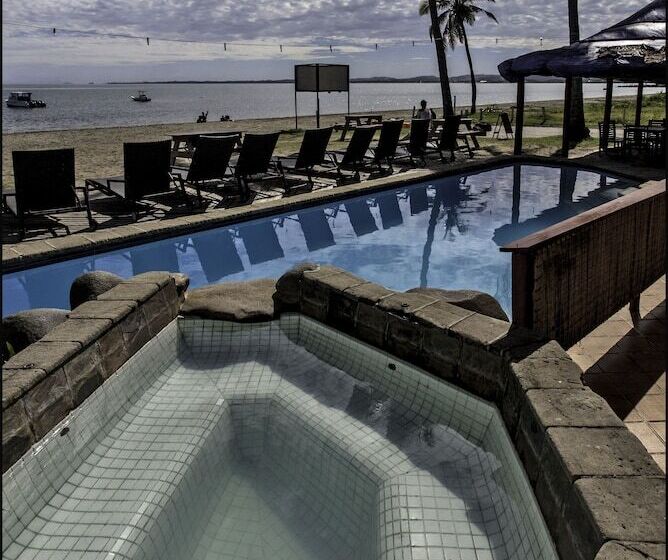 Travellers Beach Resort Hostel