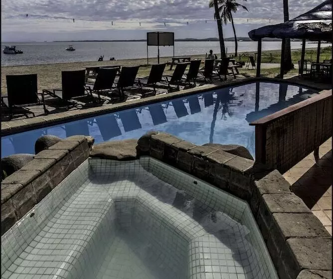 Travellers Beach Resort   Hostel