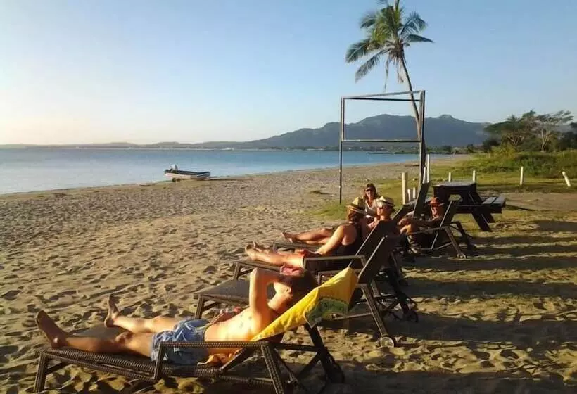 Travellers Beach Resort   Hostel