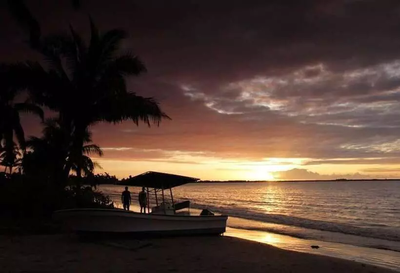 Travellers Beach Resort   Hostel