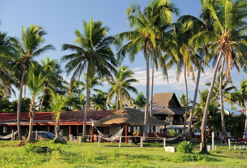 Travellers Beach Resort Hostel