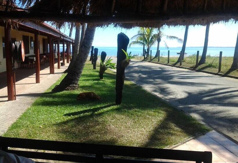 Travellers Beach Resort Hostel