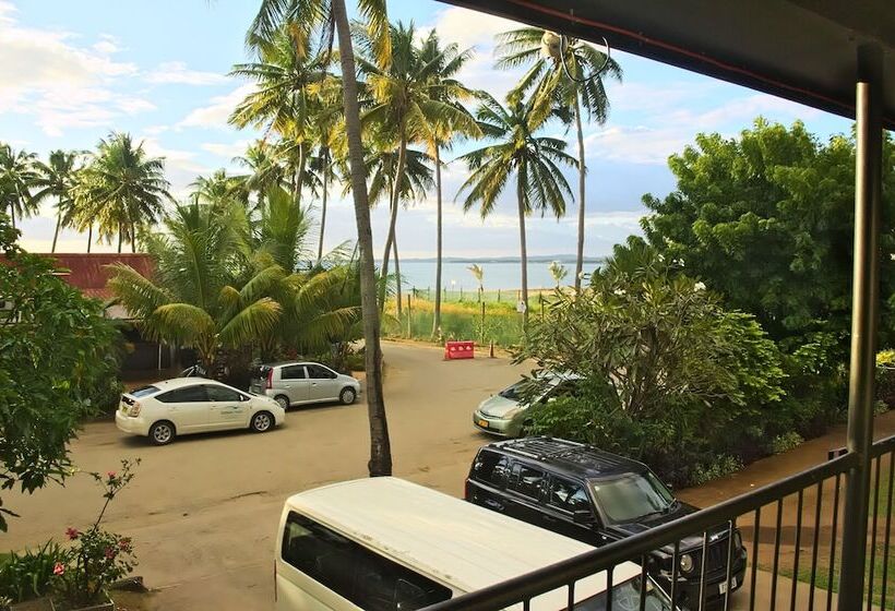 Travellers Beach Resort Hostel