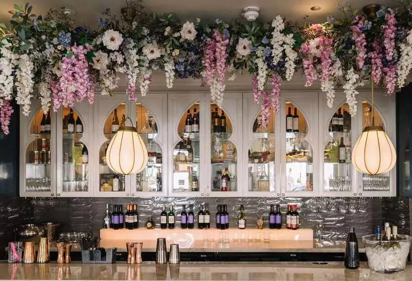 100 Queen S Gate Hotel London, Curio Collection By Hilton