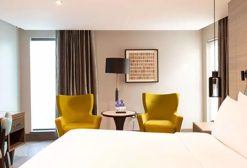 هتل Doubletree By Hilton  London  West End