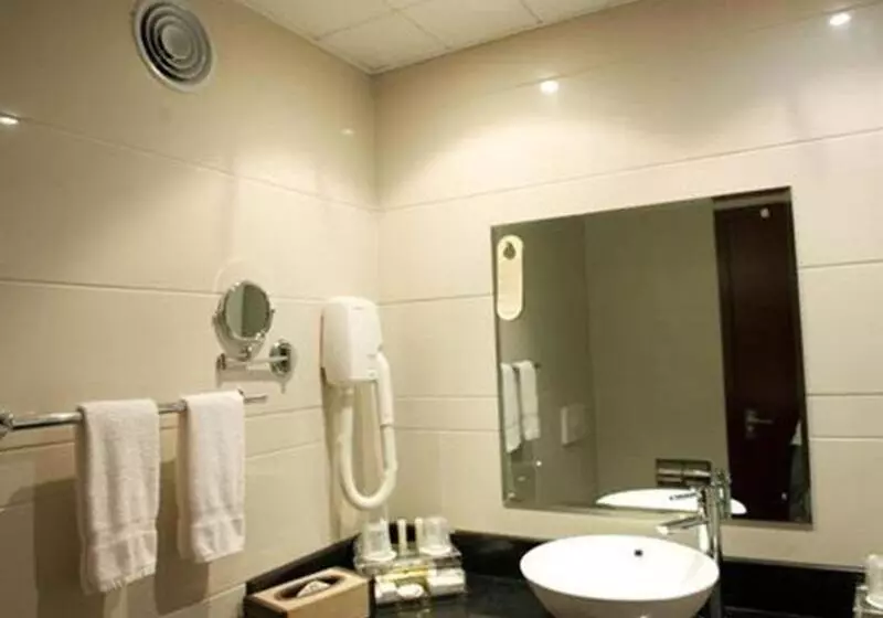 酒店 Golden Tulip Kumasi City