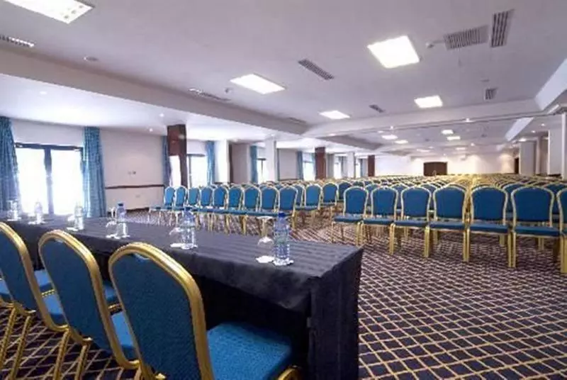 酒店 Golden Tulip Kumasi City