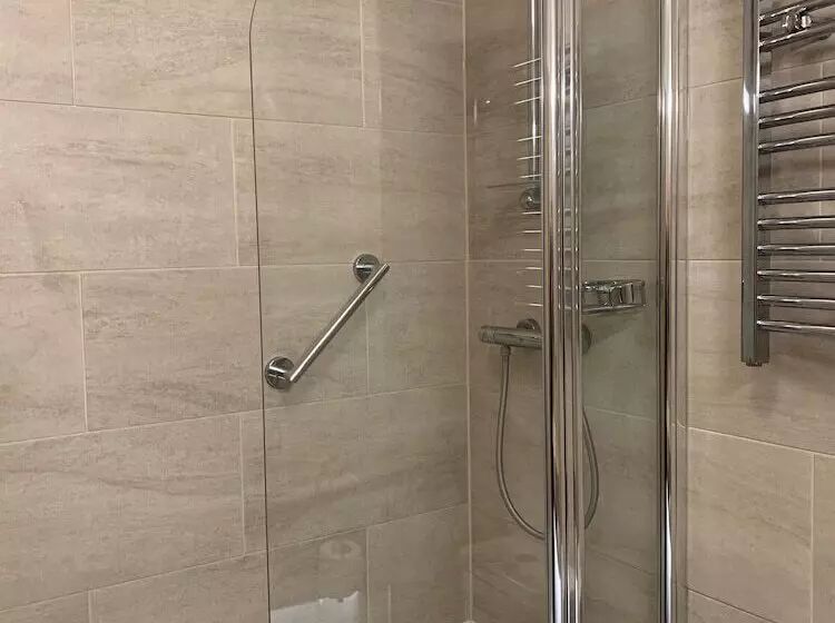 فندق Potters Heron