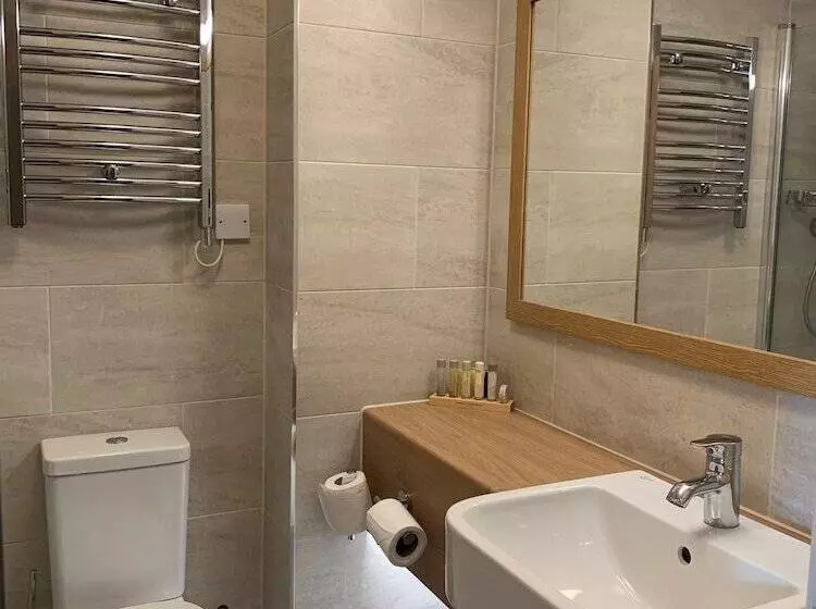 فندق Potters Heron