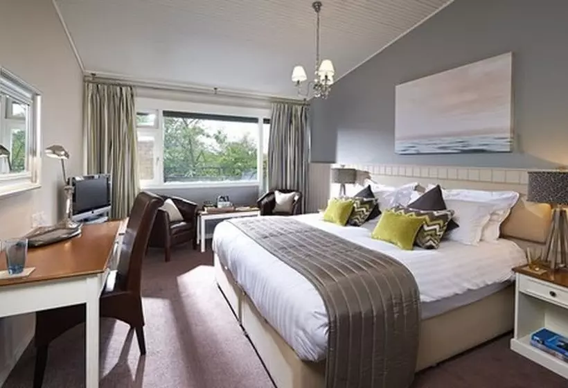 فندق Potters Heron