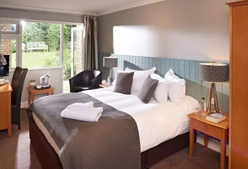 فندق Potters Heron