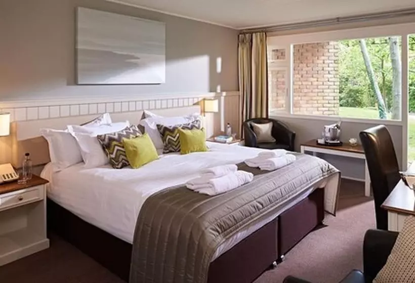 فندق Potters Heron