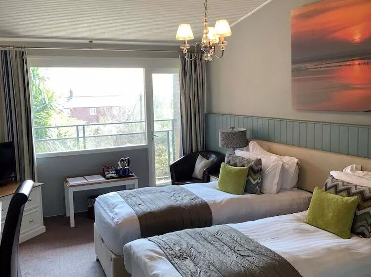 فندق Potters Heron