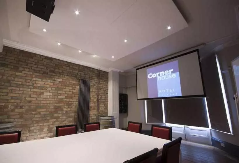 酒店 The Corner House