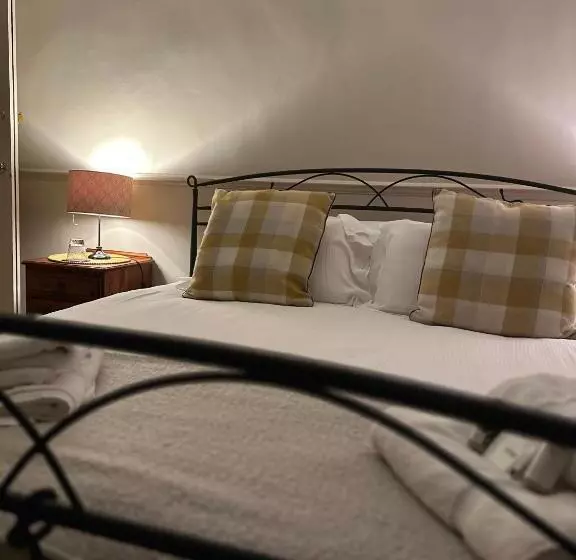 בית מלון כפרי The Kings Arms Inn