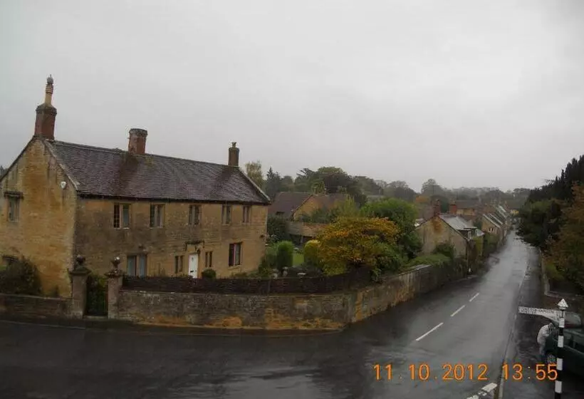 בית מלון כפרי The Kings Arms Inn