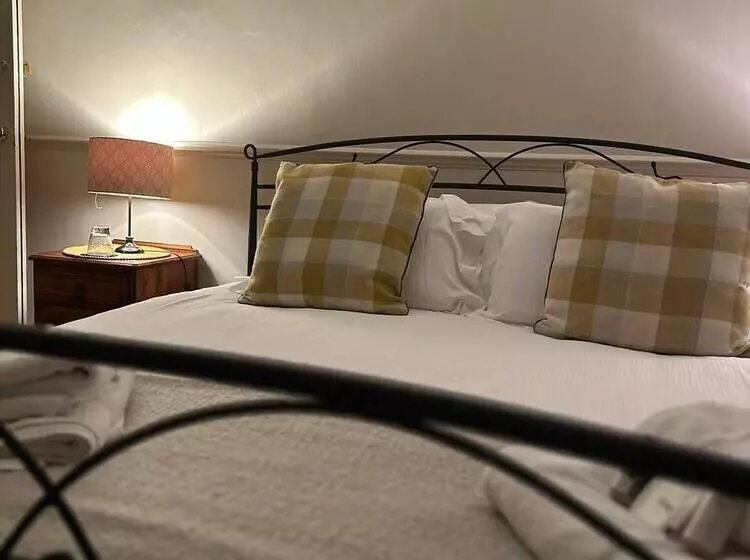 בית מלון כפרי The Kings Arms Inn